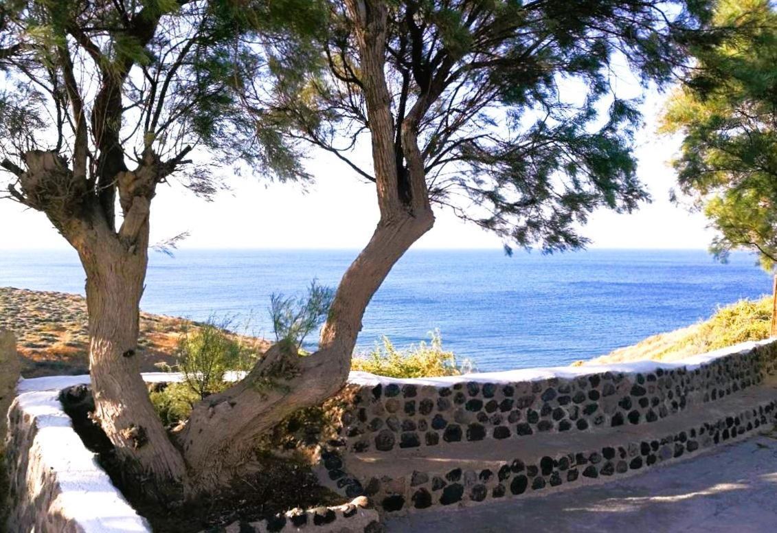 Hilltop Serenity * Imerovigli (Santorini)